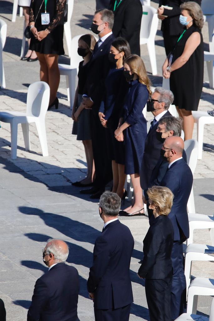 Los 3 Presidentes UE junto a SS.MM. los Reyes de España